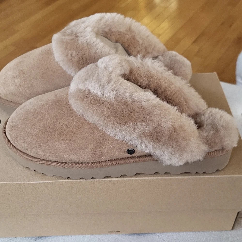 UGG Women's Classic Slippers II in Tan with Plush Fur - Picture 1 of 9